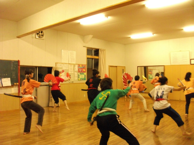 扇子を使った踊り